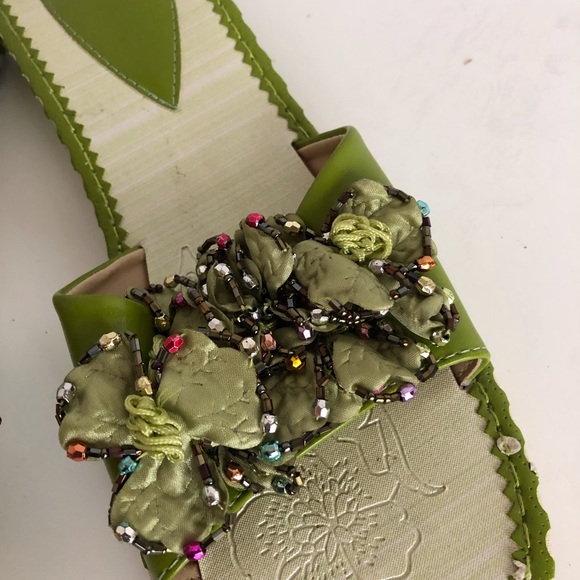 Unique Oriental Flare Sandal - Picture 2 of 7